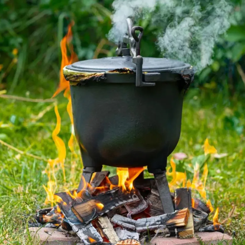 Kociołek żeliwny emaliowany garnek myśliwski 8 litrów na pieczonki MeyerHoff