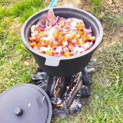 Kociołek żeliwny myśliwski MeyerHoff MH 4076 pieczonka 8 litrów na nóżkach