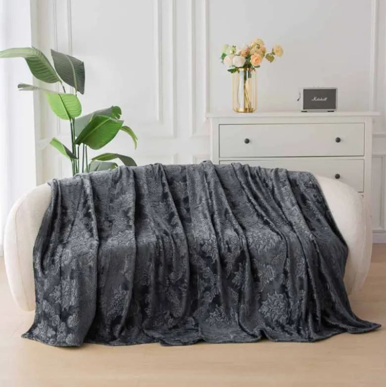 Koc 160x200 cm mikrofibra Cotton World miękki ciepły pled narzuta na łóżko ciemno szary wytłaczany wzór KHP-45