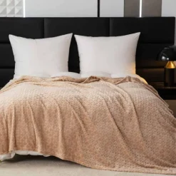 Koc 160x200 cm mikrofibra Cotton World miękki ciepły pled narzuta na łóżko beżowy KHT-56