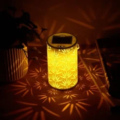 Lampka mała dekoracyjna biała lampion ażurowy liście