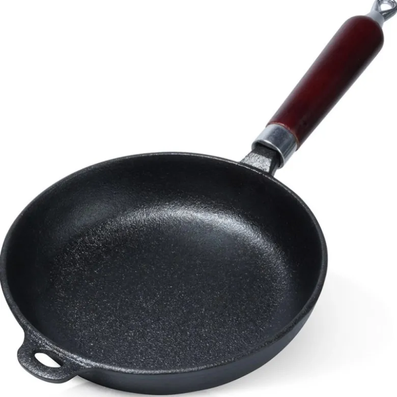 Patelnia żeliwna z drewnianą rączką CAST LINE 20 cm na indukcje gaz ognisko Vilde