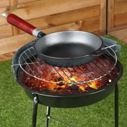 Patelnia żeliwna z drewnianą rączką CAST LINE 20 cm na indukcje gaz ognisko Vilde
