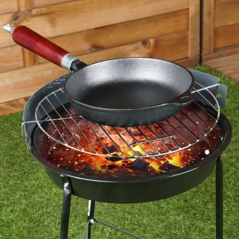 Patelnia żeliwna z drewnianą rączką CAST LINE 20 cm na indukcje gaz ognisko Vilde
