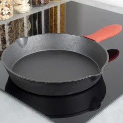 Patelnia żeliwna z silikonową nakładką CAST LINE 25 cm indukcje gaz ognisko Vilde