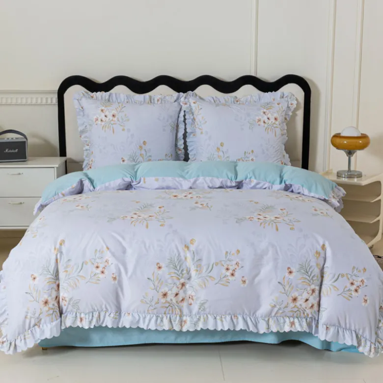 Pościel z falbanką 160x200 mikrofibra Cotton World 3 części niebieska w kwiaty 2905