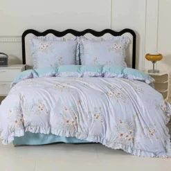 Pościel z falbanką 160x200 mikrofibra Cotton World 3 części niebieska w kwiaty 2905