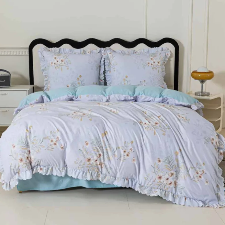 Pościel z falbanką 160x200 mikrofibra Cotton World 3 części niebieska w kwiaty 2905
