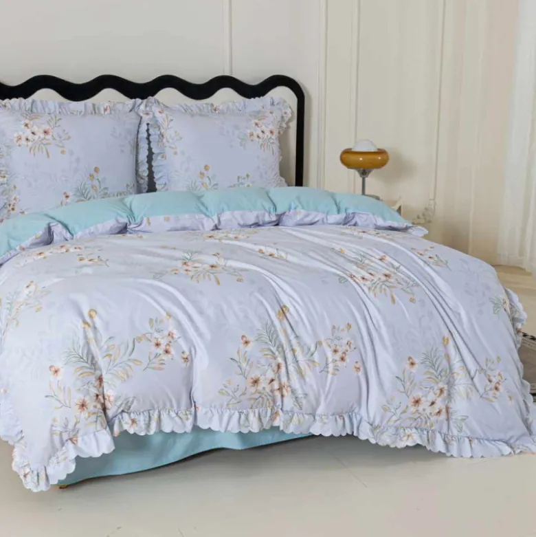 Pościel z falbanką 160x200 mikrofibra Cotton World 3 części niebieska w kwiaty 2905