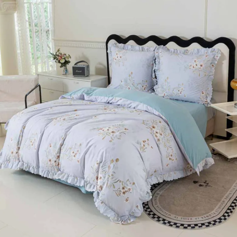 Pościel z falbanką 160x200 mikrofibra Cotton World 3 części niebieska w kwiaty 2905
