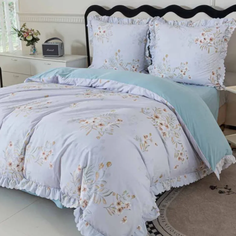 Pościel z falbanką 160x200 mikrofibra Cotton World 3 części niebieska w kwiaty 2905