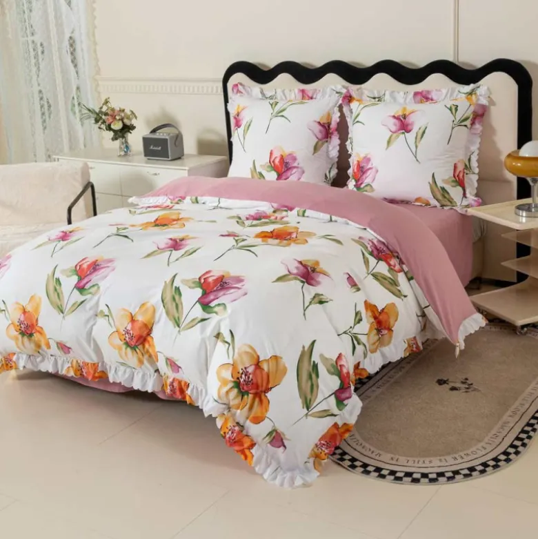 Pościel z falbanką 160x200 mikrofibra Cotton World 3 części różowa w kwiaty 2903