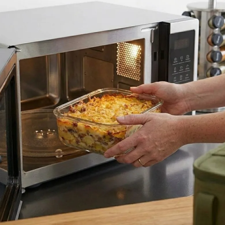 Pojemniki szklane kwadratowe lunchbox GierekHoff Corio GH 1115 zestaw 4 sztuki żaroodporne hermetyczne 800/520/320/150 ml