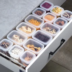 Pojemnik kuchenny z pokrywką na produkty sypkie wysoki szary 1,85L Vilde