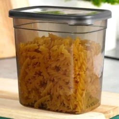 Pojemnik kuchenny z pokrywką na produkty sypkie wysoki czarny 1,85L Vilde