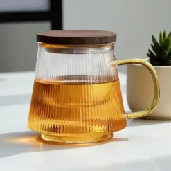 Szklanka z zaparzaczem do herbaty i naparów ziołowych z pokrywką 480 ml Tragar