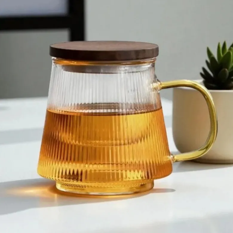 Szklanka z zaparzaczem do herbaty i naparów ziołowych z pokrywką 480 ml Tragar
