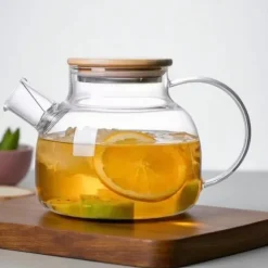 Szklany dzbanek do herbaty i naparów ziołowych z sitkiem i pokrywką 1,0 l Tragar