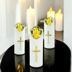 Wkład do znicza 15 cm świeczka biała LED z krzyżem żółte światło Cortina Rico baterie AA