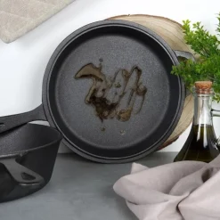 Zestaw żeliwny garnek 3.5L z patelnia 24cm z linii CAST LINE indukcje gaz ognisko Vilde